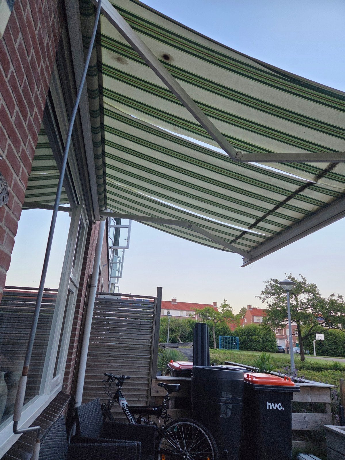 Zonnescherm te koop - reeds gedemonteerd, Ophalen, Gebruikt, 150 tot 300 cm, 250 cm tot 450 cm