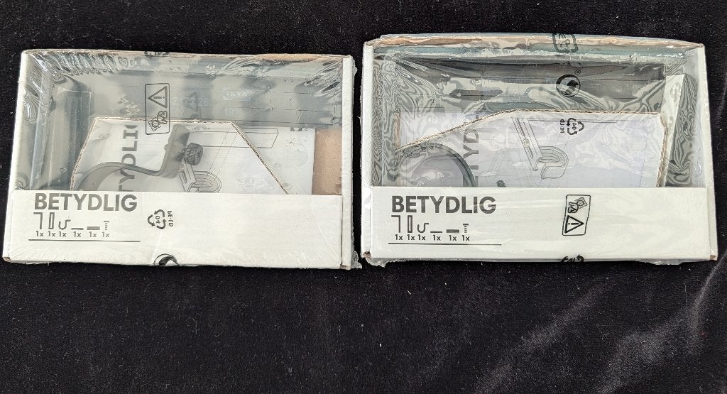 2x Nieuw IKEA BETYDLIG Gordijnroede Beugel Zwart, IKEA, Ophalen of Verzenden, Nieuw, Zwart