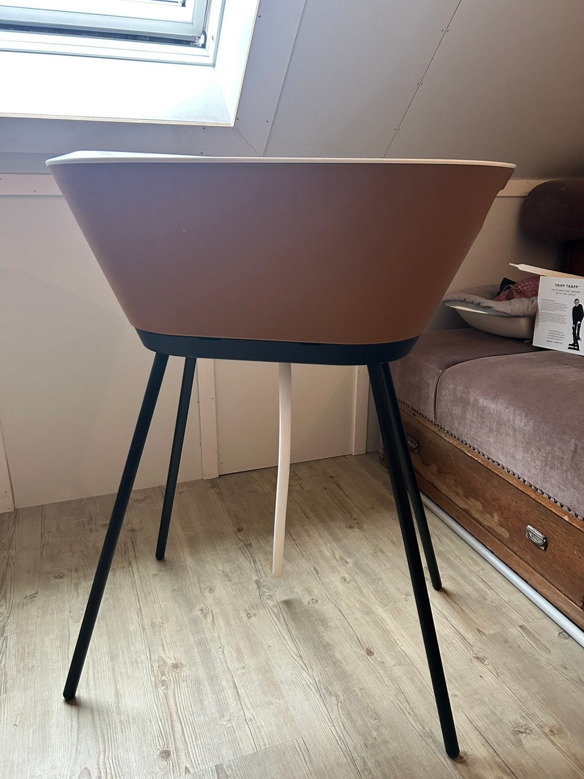 We too babybadje met standaard en badzitje, Kinderen en Baby's, Badjes en Verzorging, Zo goed als nieuw, Badje, Standaard, Ophalen