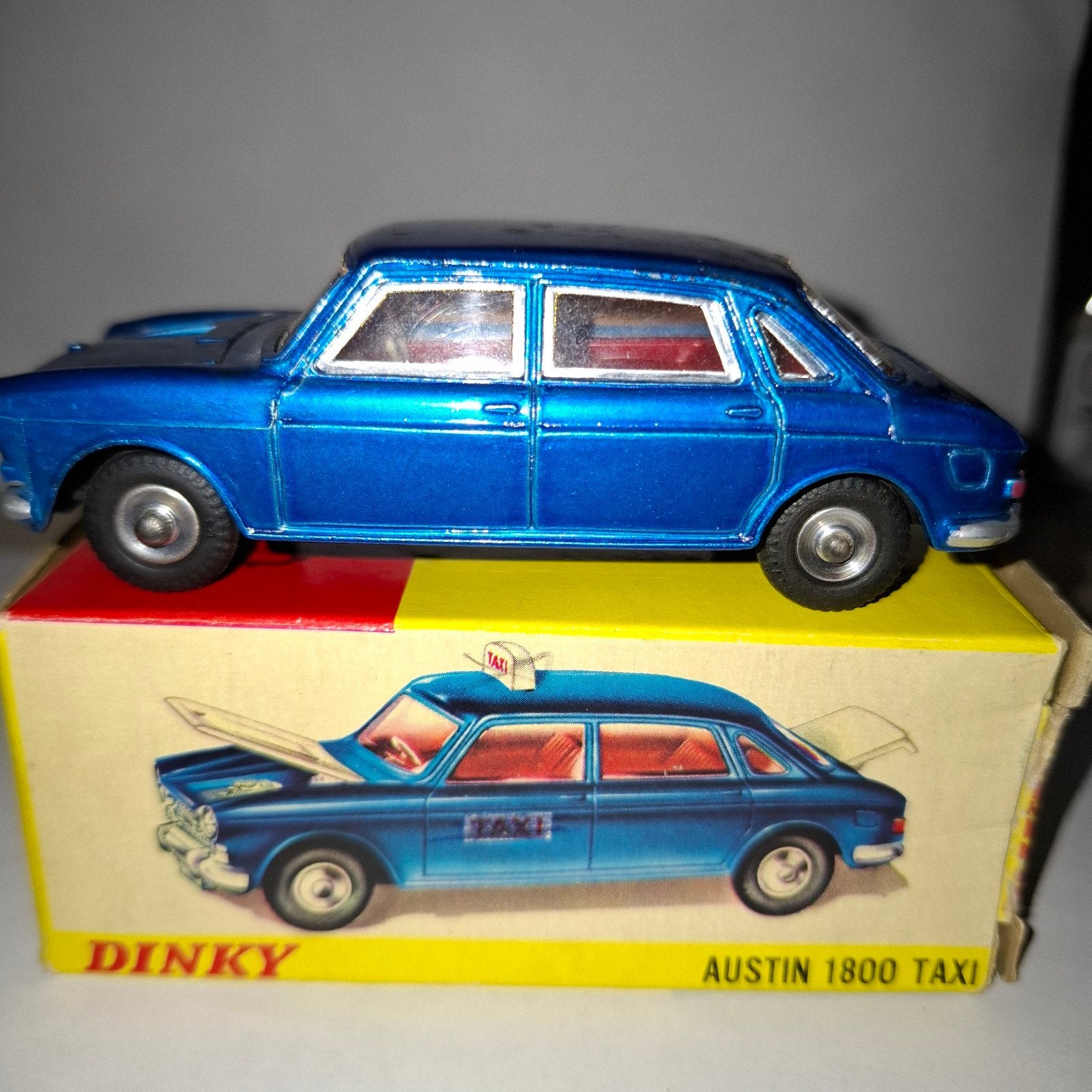 Zeldzame Dinky Toys Austin 1800, Ophalen of Verzenden, Gebruikt, Auto, Dinky Toys