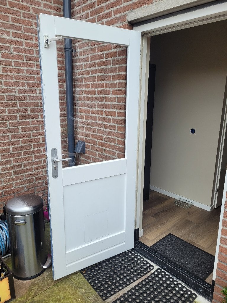Achterdeur van hardhout met glas en scharnieren, Doe-het-zelf en Verbouw, Ophalen, Gebruikt, 80 tot 100 cm, Buitendeur