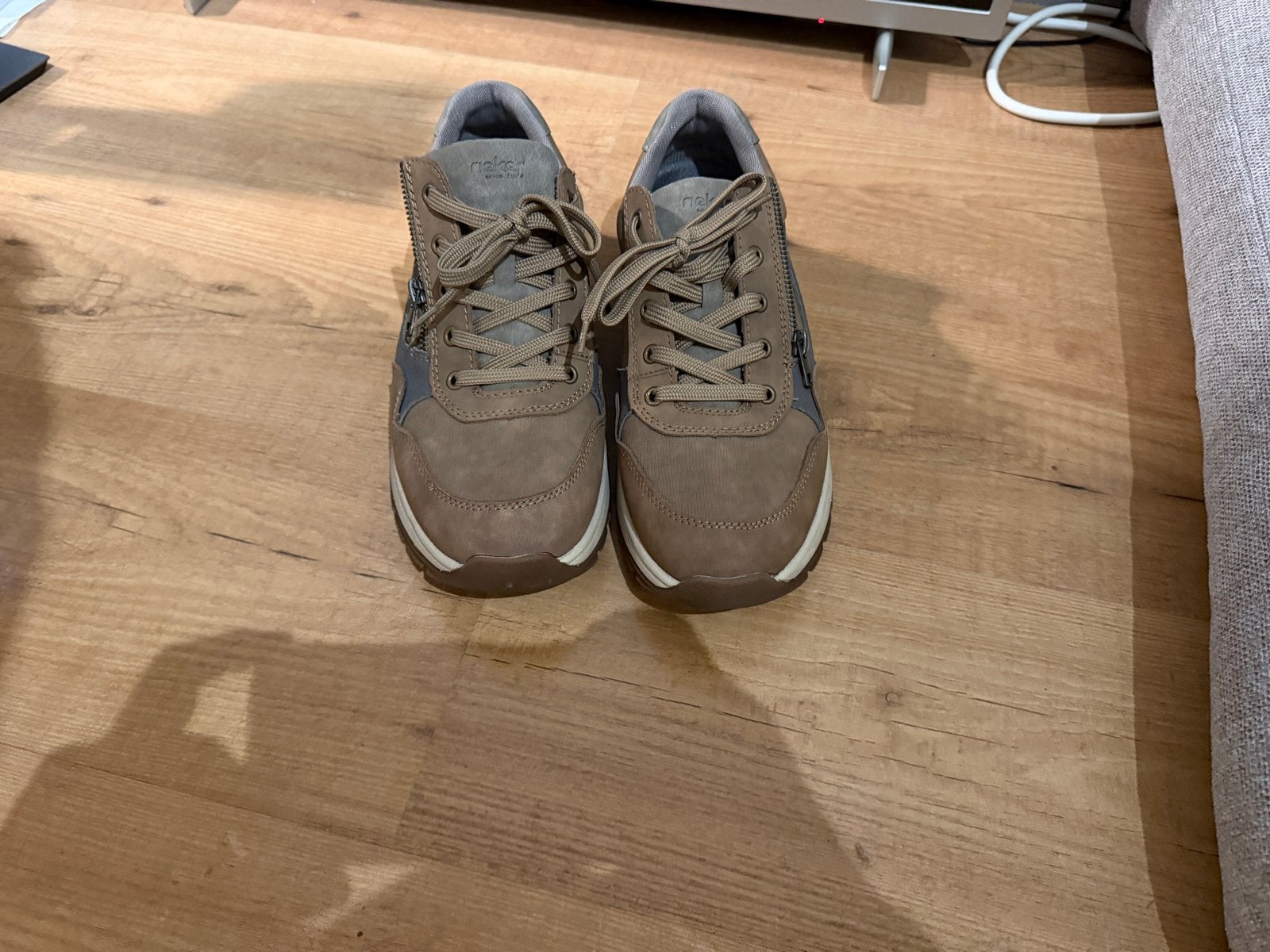 Te koop nieuwe Rieker schoenen maat 43, ongebruikt, Bruin, Nieuw, Ophalen of Verzenden, Sneakers of Gympen