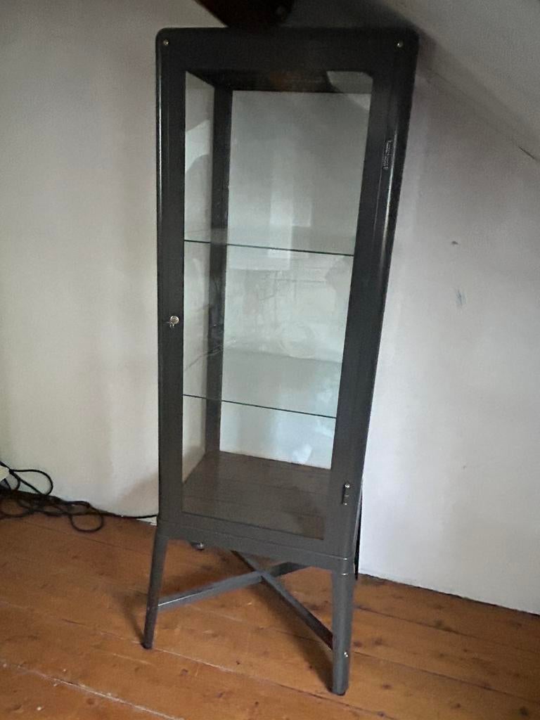 Ikea vitrinekast Fabrikör. Antraciet grijs, Ophalen, 50 tot 100 cm, Zo goed als nieuw, Minder dan 100 cm
