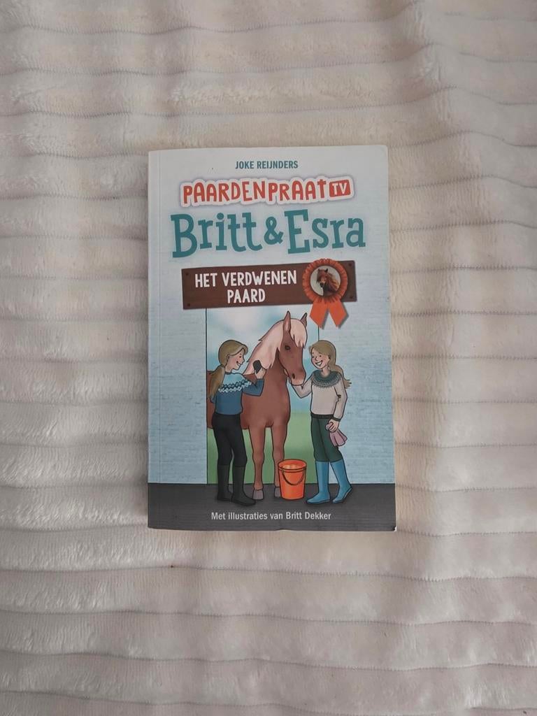 Britt & Esra: Het Verdwenen Paard - Paardenpraat TV, Boeken, Ophalen, Zo goed als nieuw, Joke Reijnders, Fictie algemeen