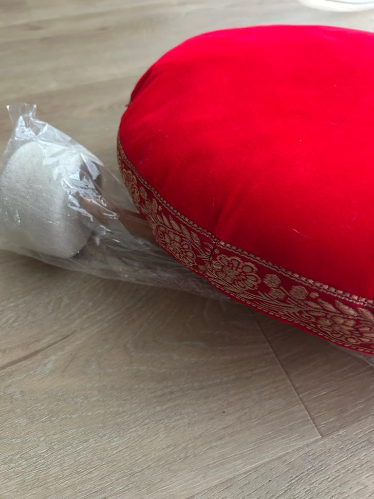 Nieuw rood fluwelen klankschaalkussen met klopper, Muziek en Instrumenten, Ophalen of Verzenden, Nieuw