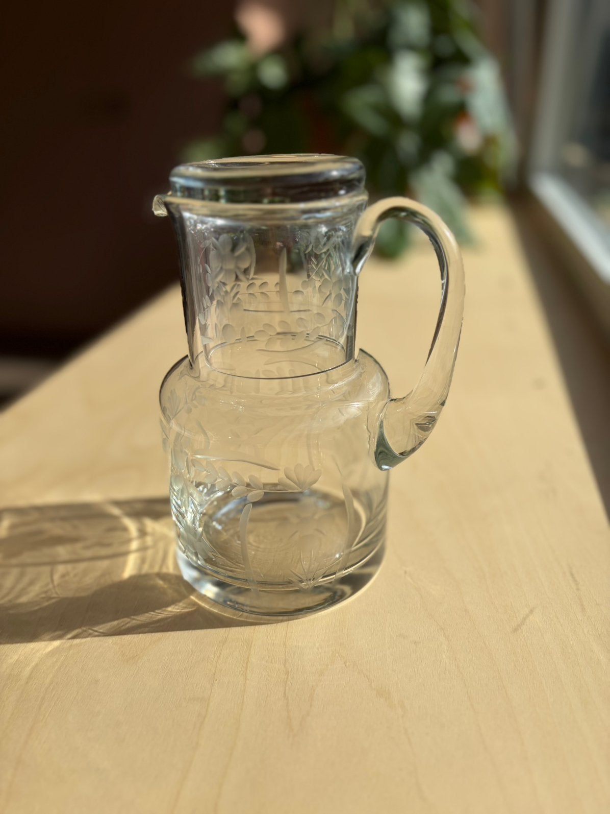 Oude glazen karaf met geëtst bloemmotief (compleet!), Verzamelen, Ophalen of Verzenden, Zo goed als nieuw, Overige typen
