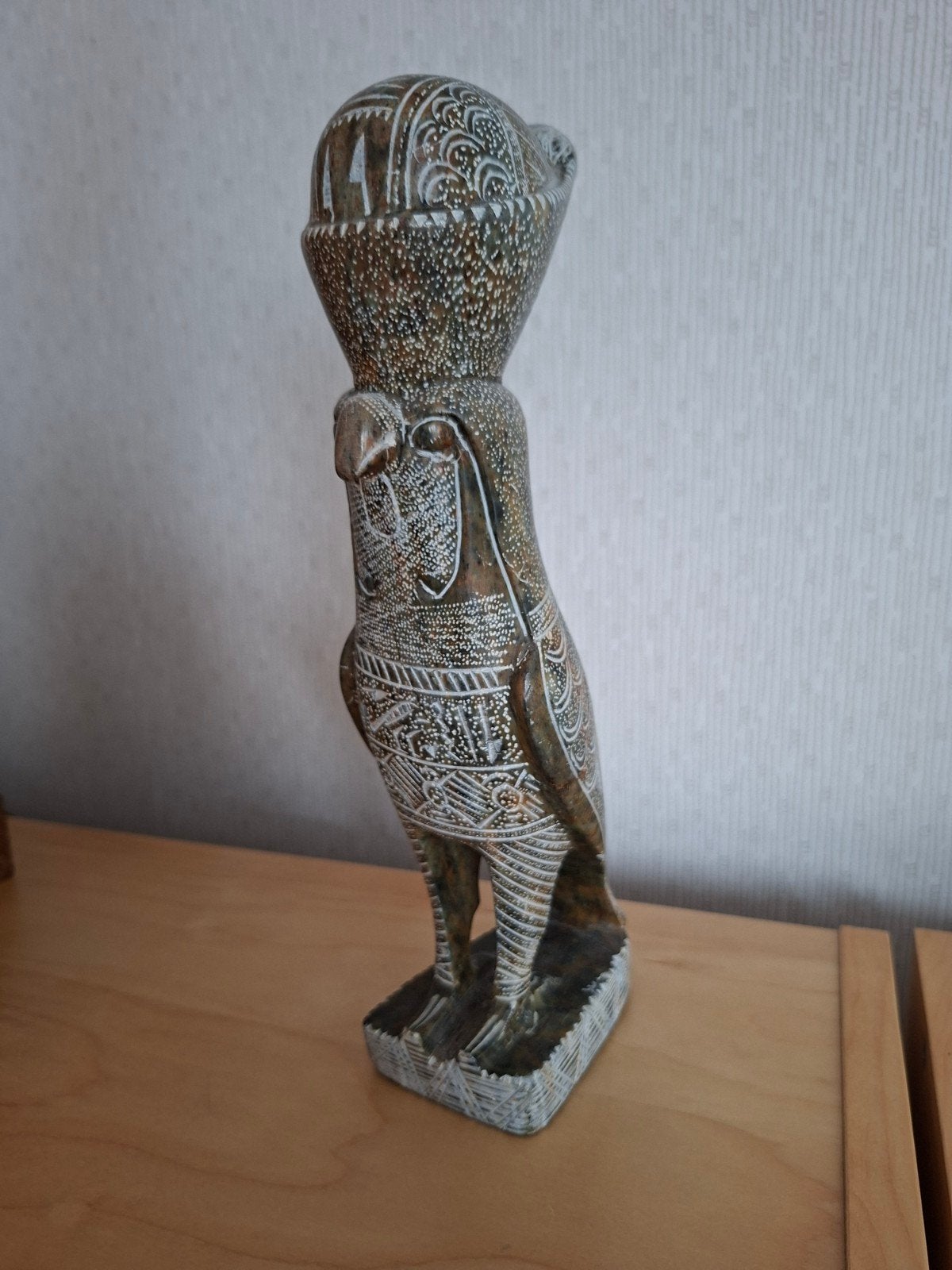 Egyptische Horus beeld van steen, Ophalen of Verzenden, Handgemaakt, 20 - 50 cm, Steen of Keramiek