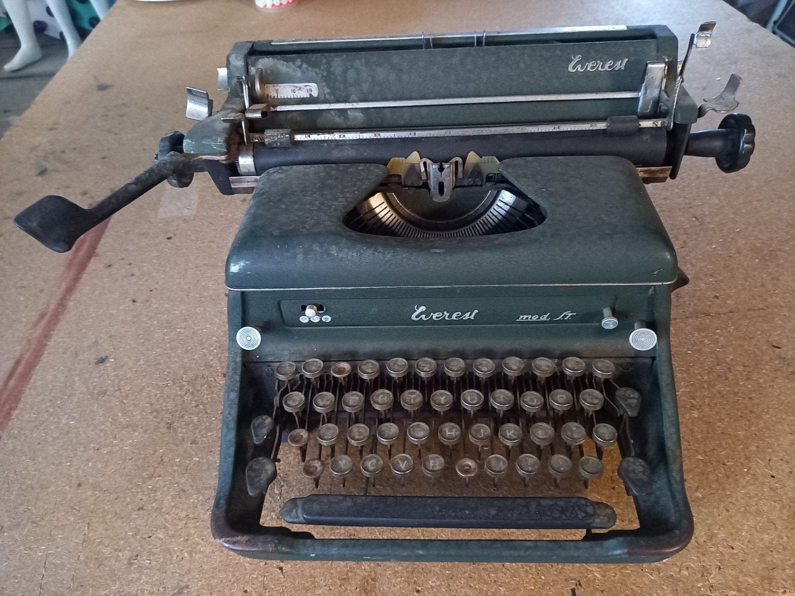Antieke Everest Typemachine, Ophalen