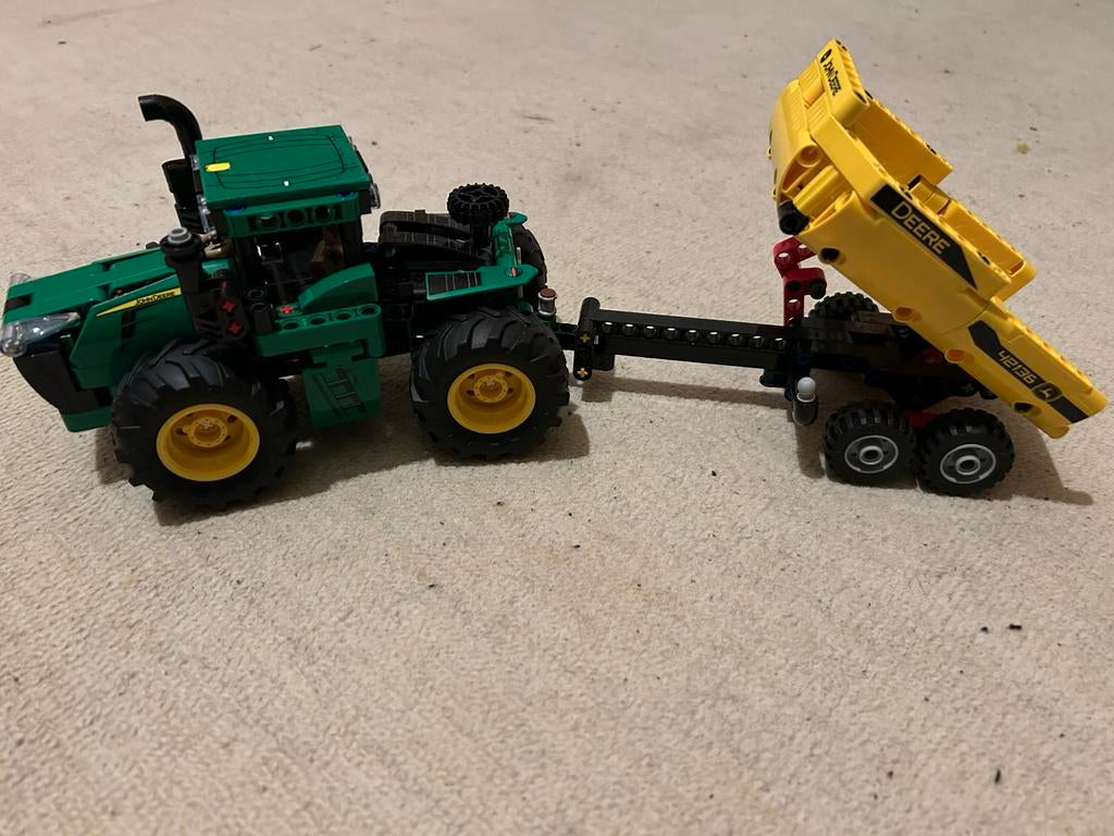 Lego Technic John Deere tractor met aanhanger, Kinderen en Baby's, Speelgoed | Duplo en Lego, Ophalen of Verzenden, Gebruikt, Complete set
