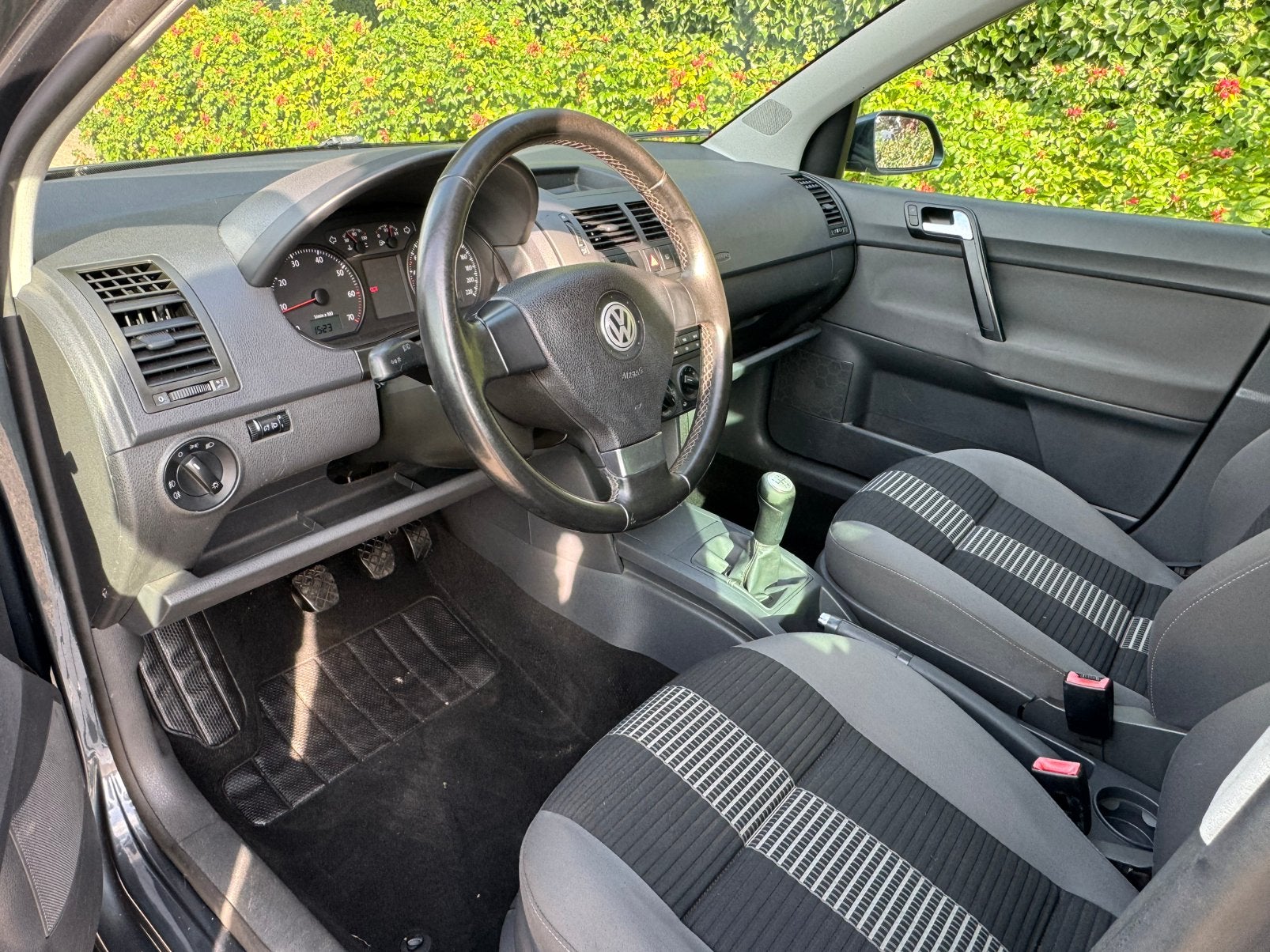 Foto 8 van Volkswagen Polo 1.2 Esyline 2008 Grijs Nieuwe Apk