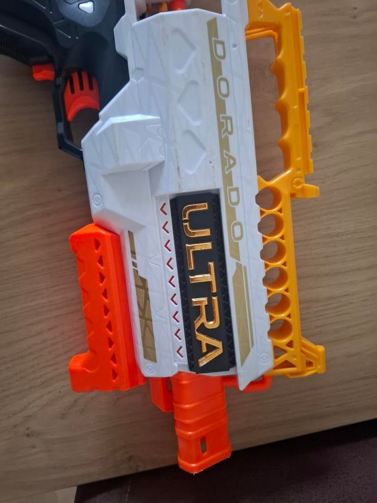 Nerf Ultra Dorado Blaster - Zo goed als nieuw, Kinderen en Baby's, Speelgoed | Buiten | Actiespeelgoed, Ophalen of Verzenden, Zo goed als nieuw