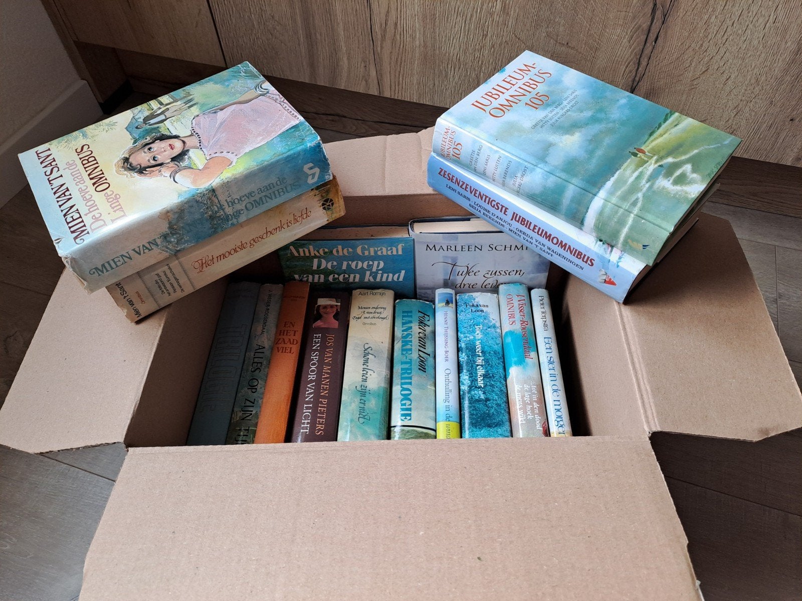 Doos streekromans: 16 boeken, 37 titels, Boeken, Ophalen of Verzenden, Gelezen