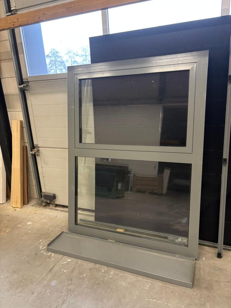Aluminium raamkozijn met valraam en elektrische screen, Raamkozijn, Aluminium, Zo goed als nieuw, 150 tot 225 cm
