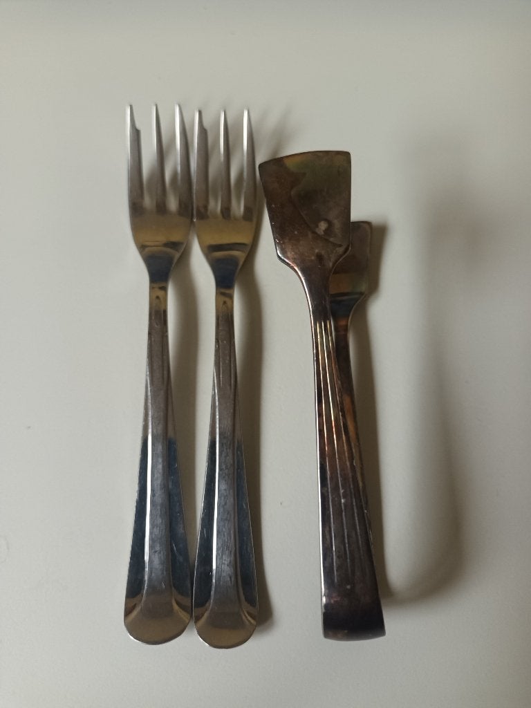 2x GsolaZ gebaksvorkje/ 1x suikergrijper verzilverd, Antiek en Kunst, Antiek | Bestek, Ophalen of Verzenden