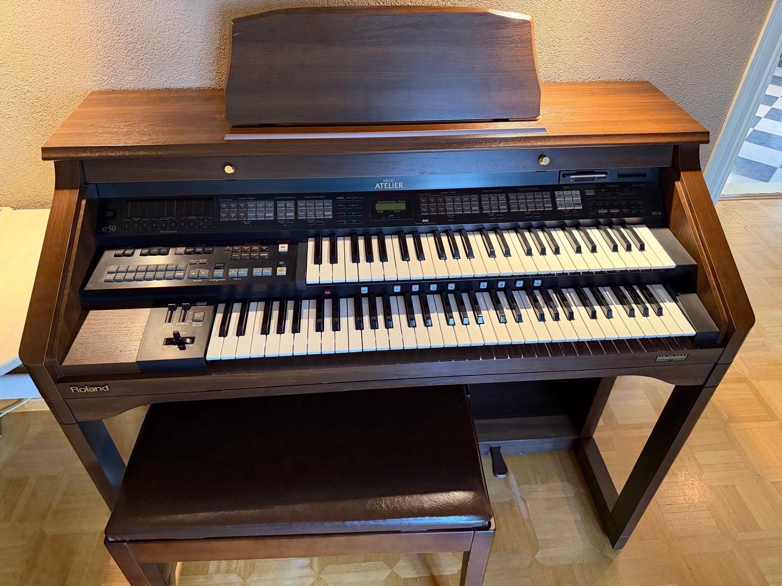 Roland Atelier AT-50 Orgel - Zo goed als nieuw, Ophalen, Zo goed als nieuw, 2 klavieren, Orgel