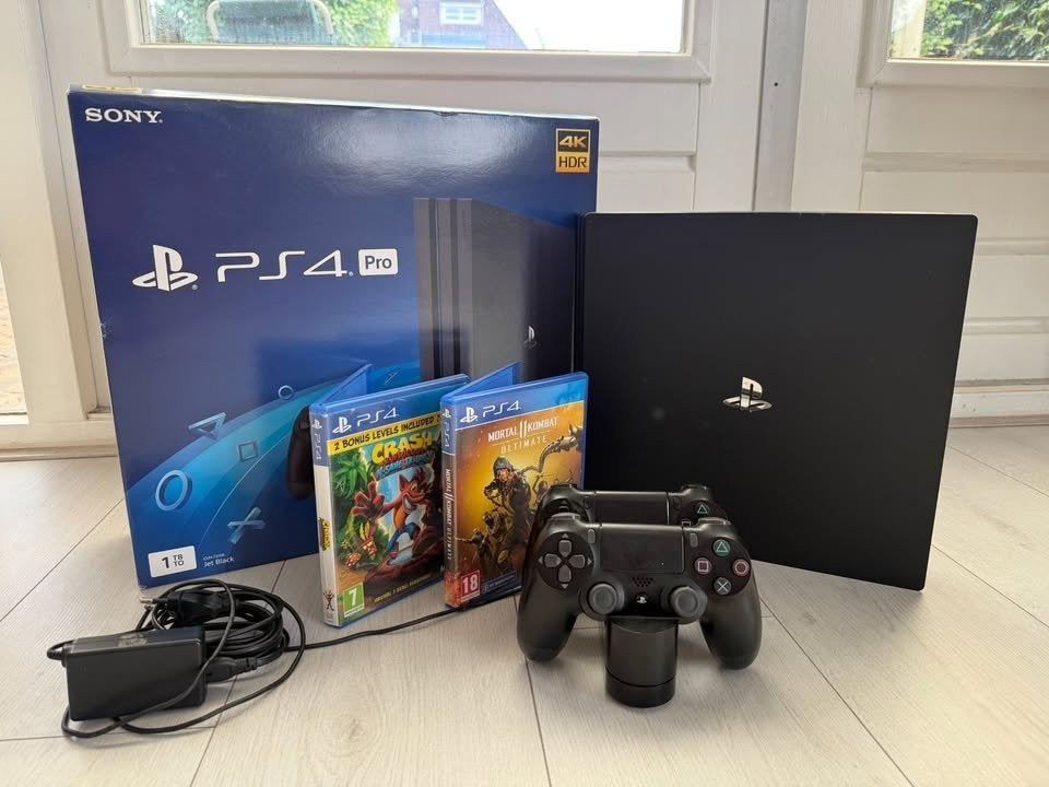 Sony PlayStation 4 Pro Disc 1TB 4K, Ophalen, Met games, Met 2 controllers, Zo goed als nieuw
