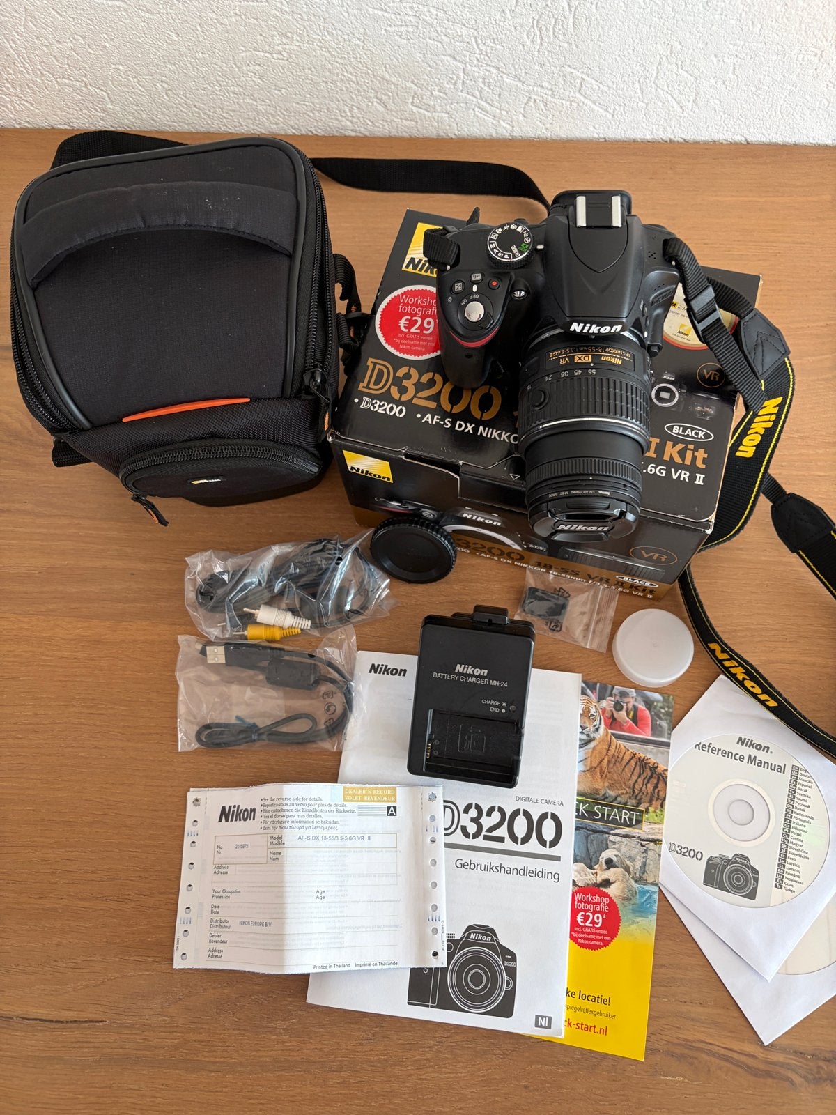Nikon D3200 Spiegelreflexcamera met 18-55mm VR II lens, Ophalen, Spiegelreflex, Beeldstabilisatie, Zo goed als nieuw