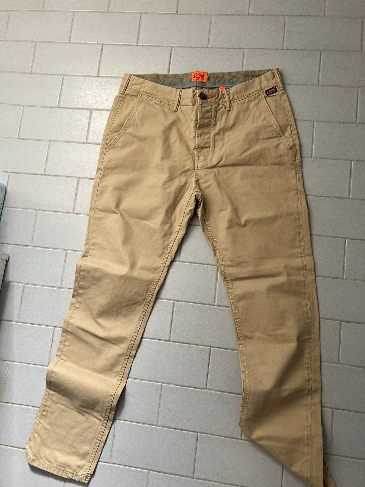 Superdry Military Chino Broek - Maat L, Verzenden, Nieuw, Maat 52/54 (L), Beige
