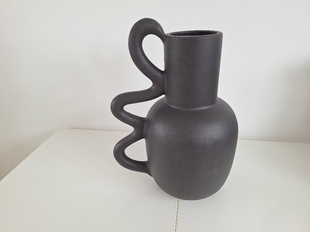 Te koop zwarte vaas 31 cm, Ophalen, Zwart, Aardewerk of Porselein, Zo goed als nieuw
