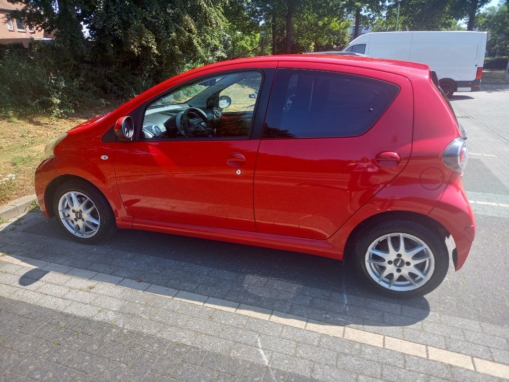 Toyota Aygo 1.0 12V Vvt-i 5DRS 2012 Rood, Auto's, Toyota, Particulier, Aygo, ABS, Airbags, Airconditioning, Centrale vergrendeling