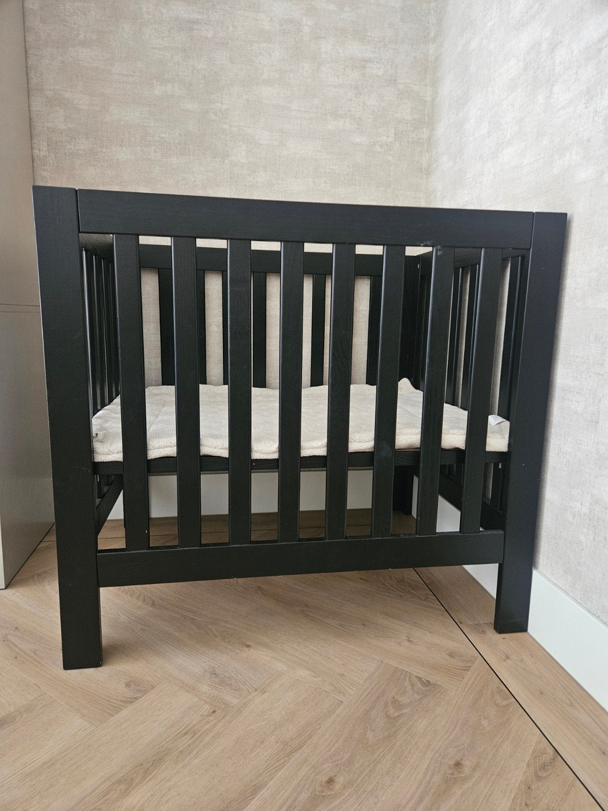 Baby Box Bart Zwart - In hoogte verstelbaar, Kinderen en Baby's, Boxen, Ophalen, Gebruikt, Rechthoekig, In hoogte verstelbaar