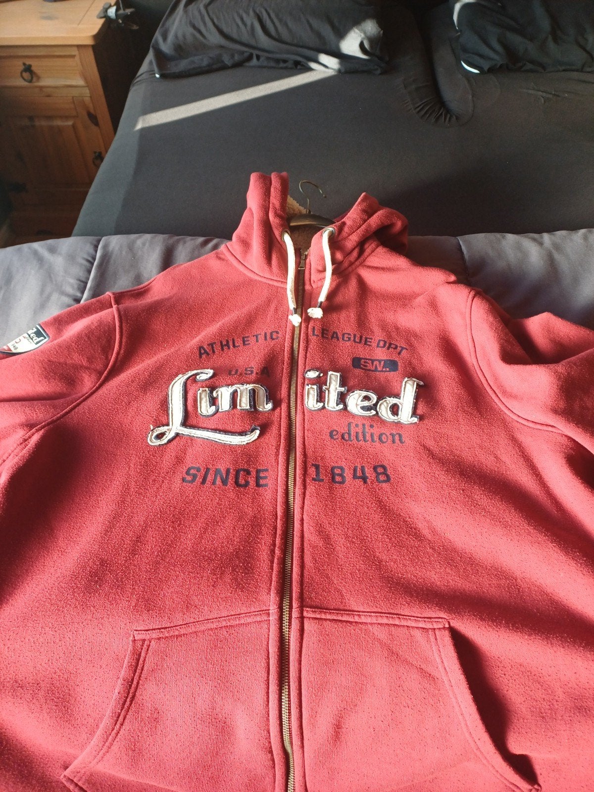 te koop 3 vesten blauw en rood maat 4 xl en zwart 6 xl deze, Maat 52/54 (L), Meerkleurig, Gedragen, Diverse
