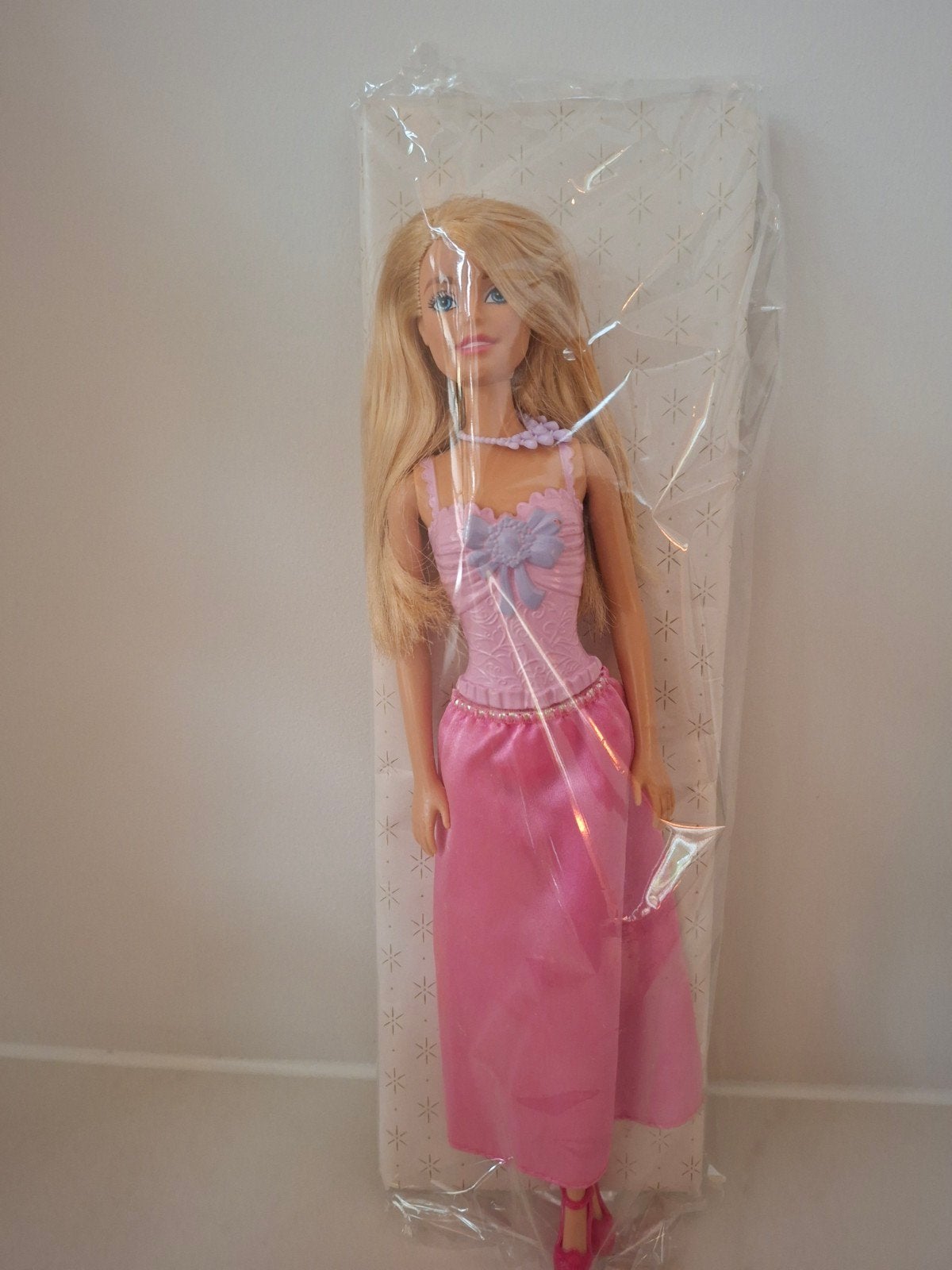 Barbiepop in roze jurk, Kinderen en Baby's, Ophalen of Verzenden, Gebruikt, Barbie