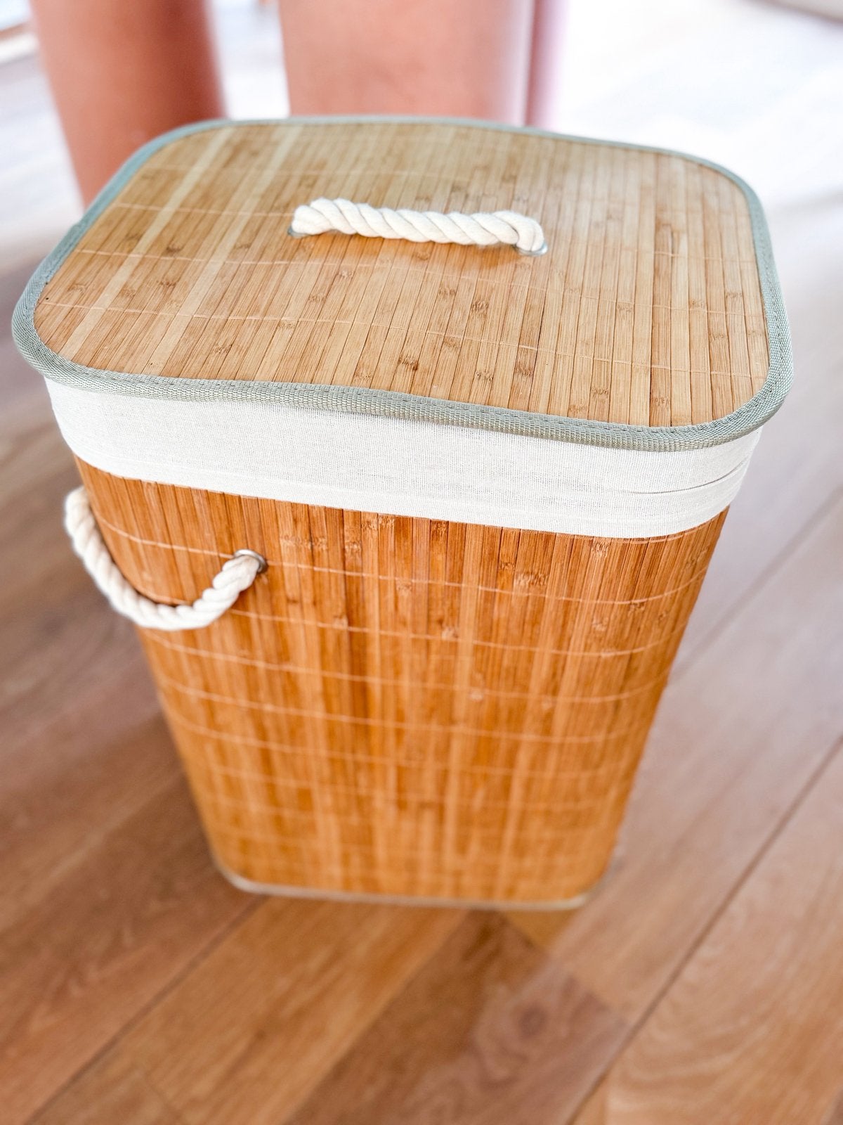 Bamboe wasmand met linnen binnenzak 30 x 40 x 57, Huis en Inrichting, Ophalen, Zo goed als nieuw