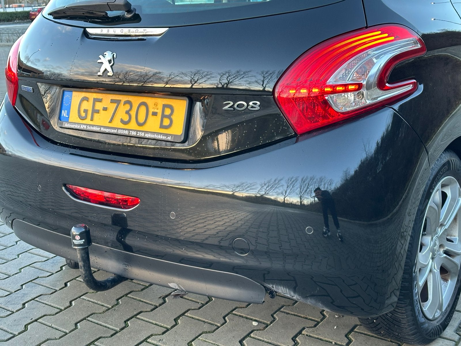 Peugeot 208 1.6 HDI 73KW 5-D 2015 Zwart, Auto's, Voorwielaandrijving, 4 cilinders, Zwart, Origineel Nederlands