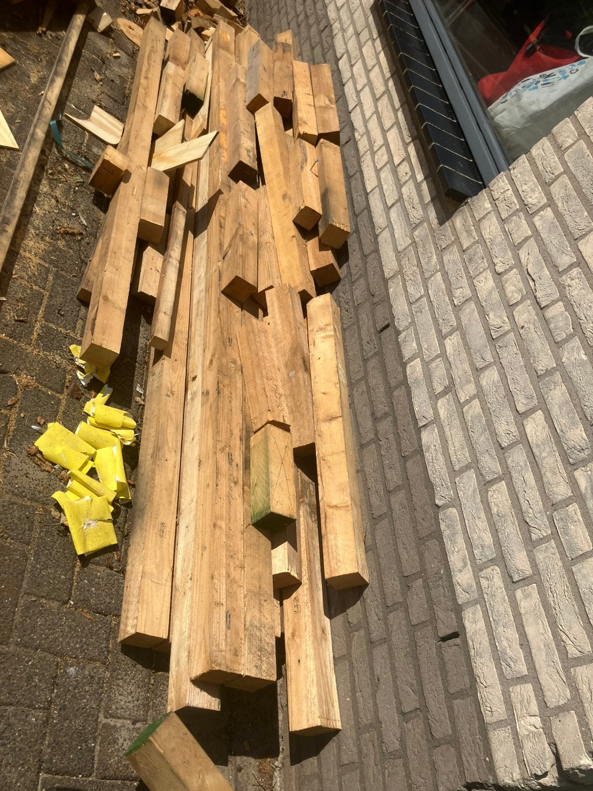 Houten netten balken(13) van 300 cm ongeveer en rest hout, Ophalen, Zo goed als nieuw, Balken