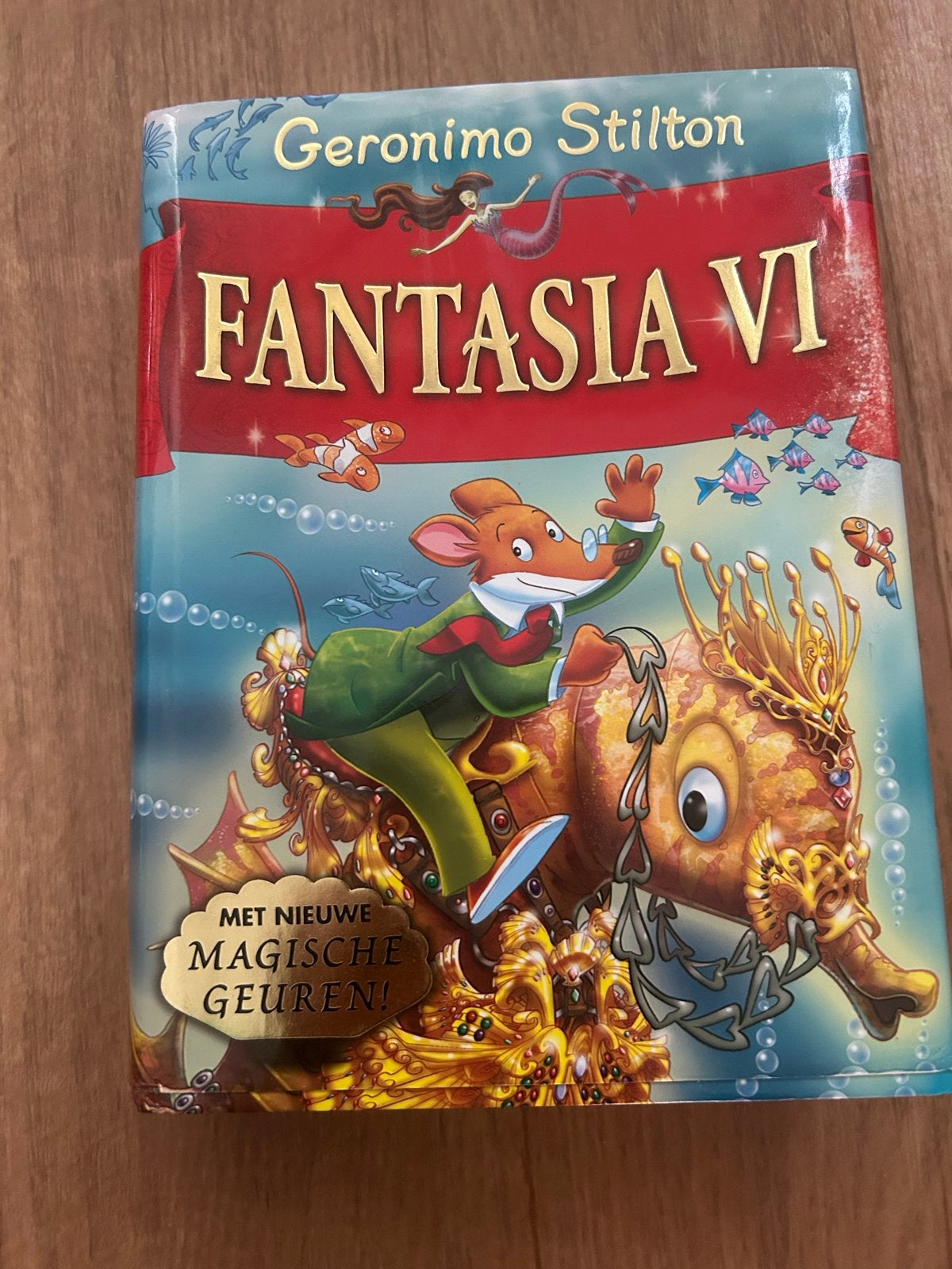 Geronimo Stilton Fantasia VI - Met Magische Geuren!, Boeken, Ophalen of Verzenden, Zo goed als nieuw