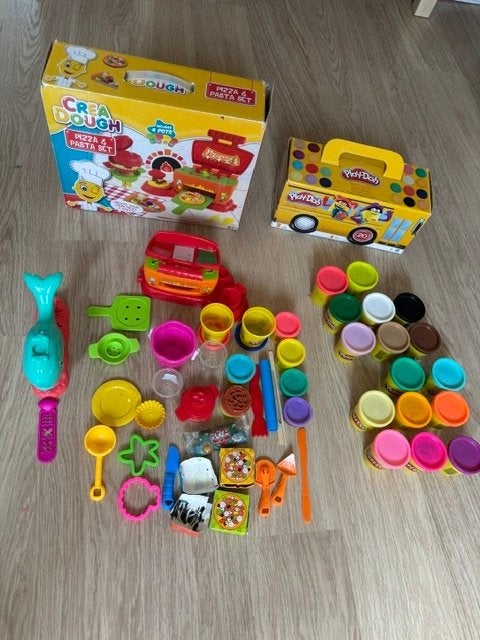 Play-Doh Pizzaoven Speelset met veel accessoires en klei, Ophalen of Verzenden, Gebruikt, Knutselen