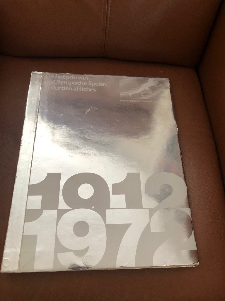 Historie Olympische Spelen in dertien affiches, Verzamelen, Posters, Rechthoekig Staand, Ophalen of Verzenden, Zo goed als nieuw