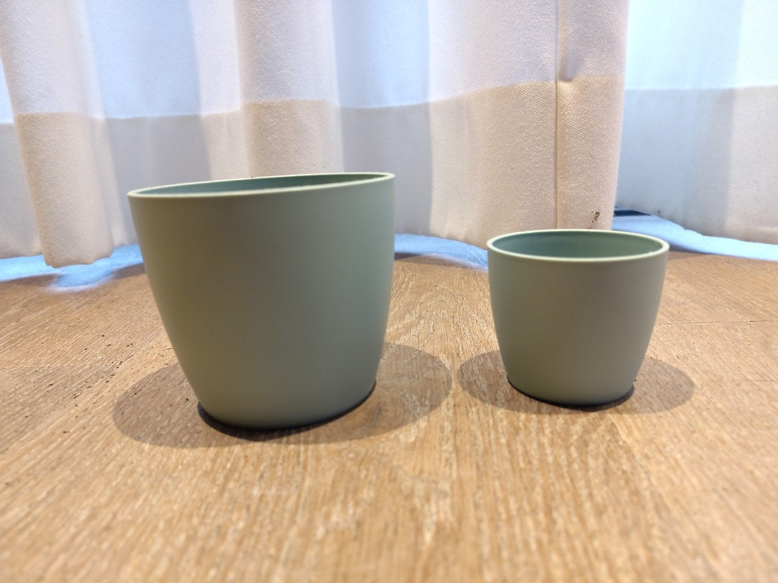 Set van 2 Elho bloempotten, lichtblauw, Kunststof, Gebruikt, Rond, Binnen