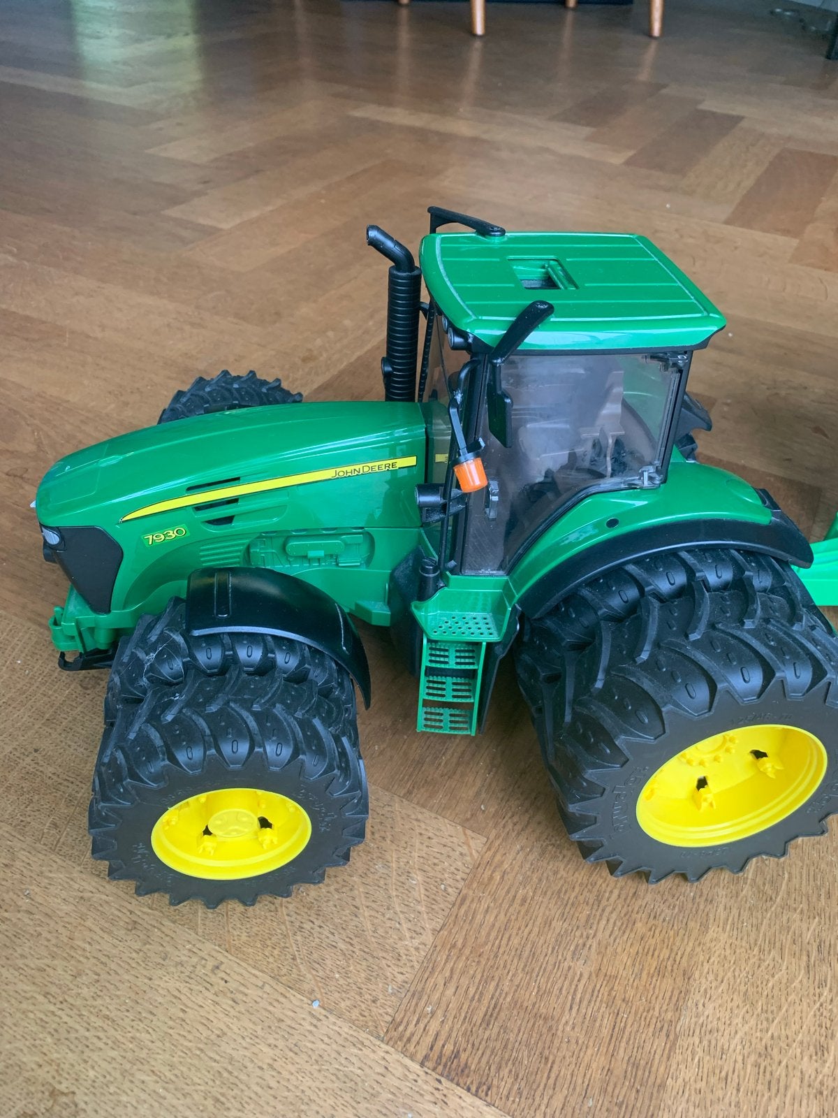 Bruder John Deere 7930 tractor met aanhanger, Kinderen en Baby's, Speelgoed | Speelgoedvoertuigen, Ophalen, Gebruikt