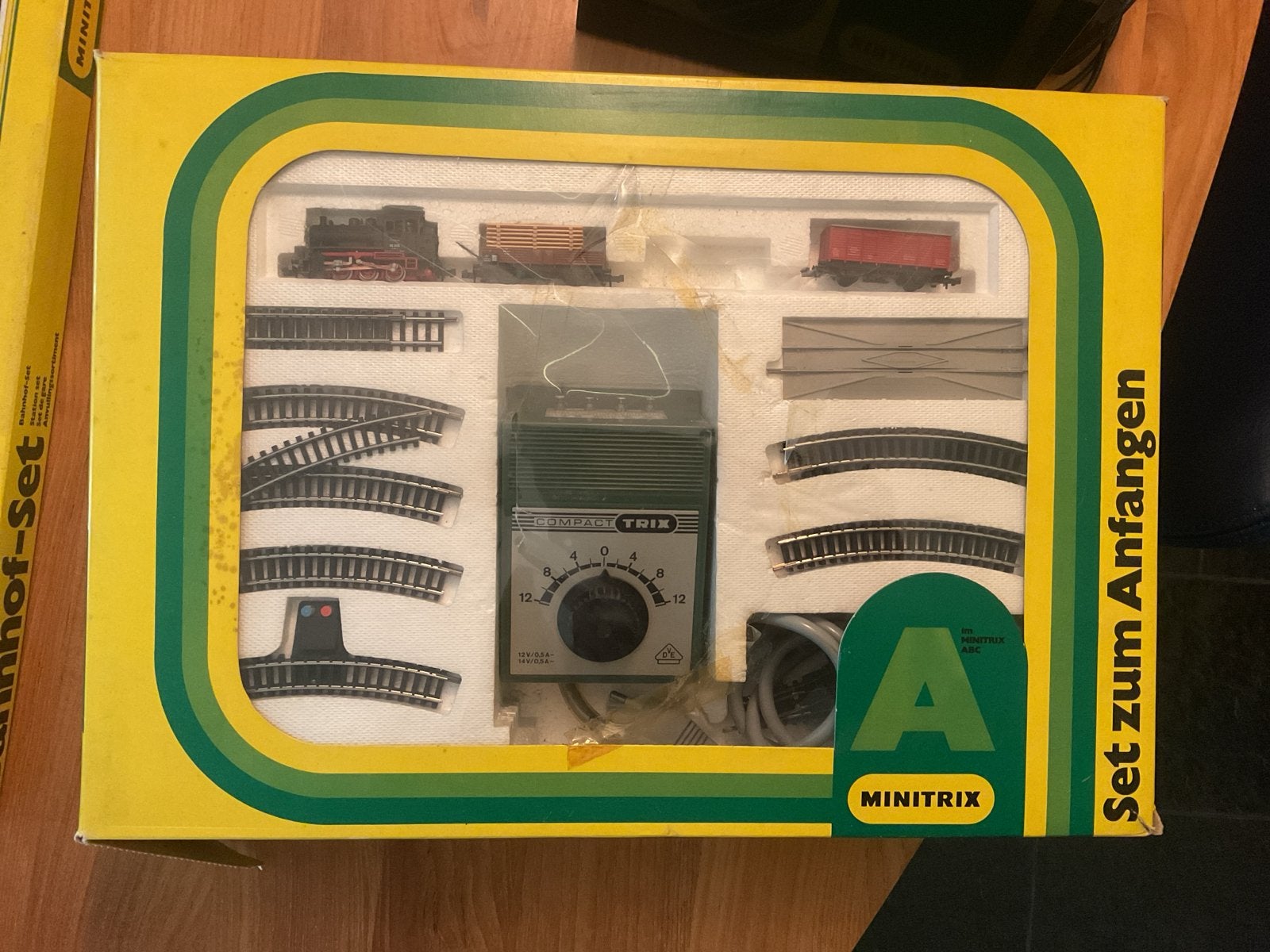 Minitrix N Totaalpakket: Startset A+B+C + locomotief + 4 wag, Ophalen, Treinset, Gelijkstroom, Trix