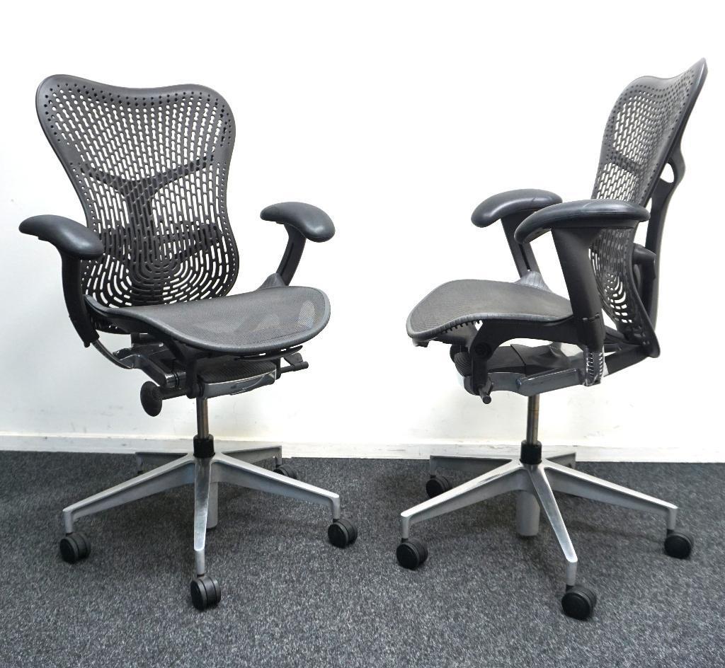Herman Miller Mirra 2 Bureaustoelen | Antraciet / Chroom