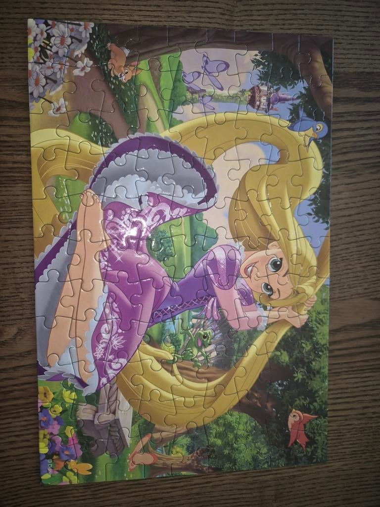 Disney puzzels: Rapunzel en Finding Nemo (mist 1 stukje), Ophalen of Verzenden, Meer dan 50 stukjes, Gebruikt, 4 tot 6 jaar