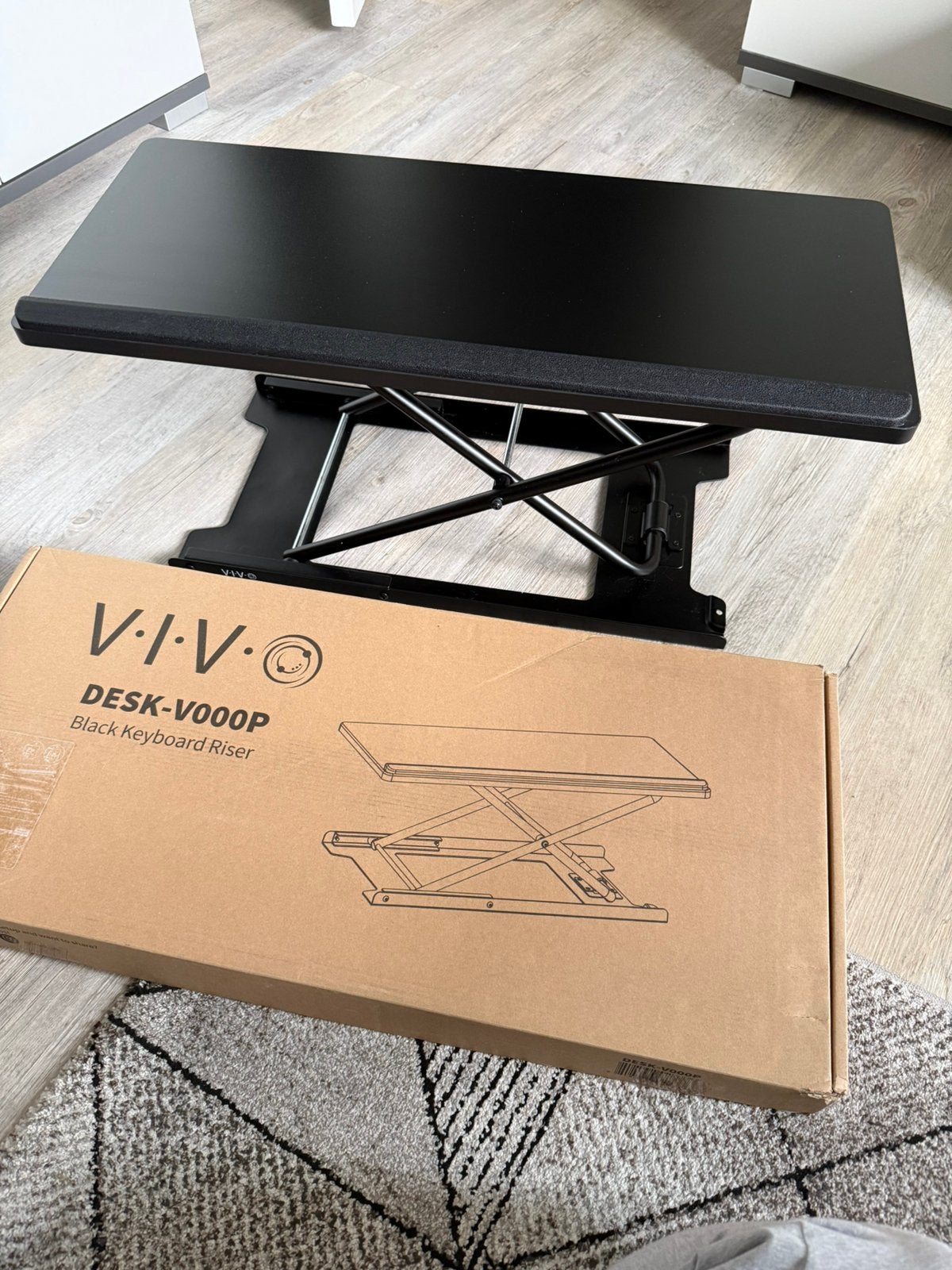 Vivo desk-vooop ergonomisch scissors-lift keyboard riser 27”, Computers en Software, Laptopstandaarden, Ophalen of Verzenden, Zo goed als nieuw