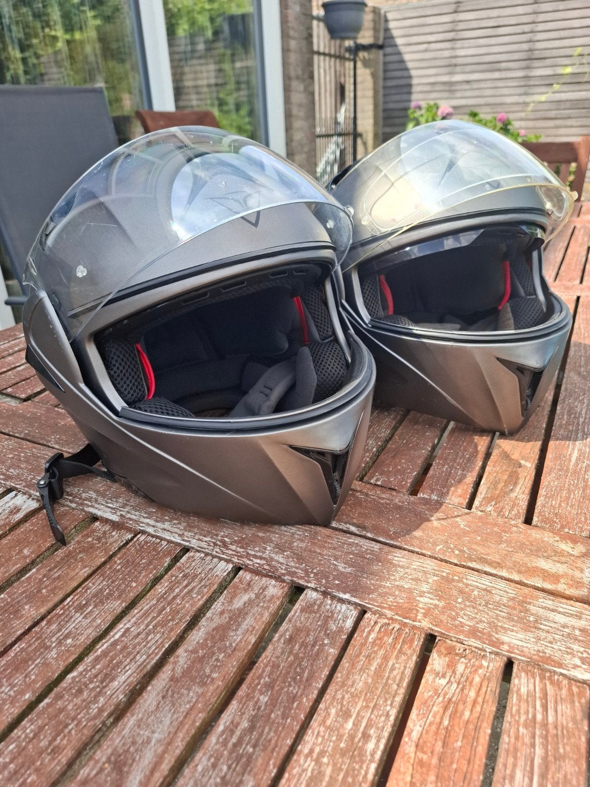2 helmen maat S en L, Fietsen en Brommers, Brommerhelmen, Ophalen, Gebruikt