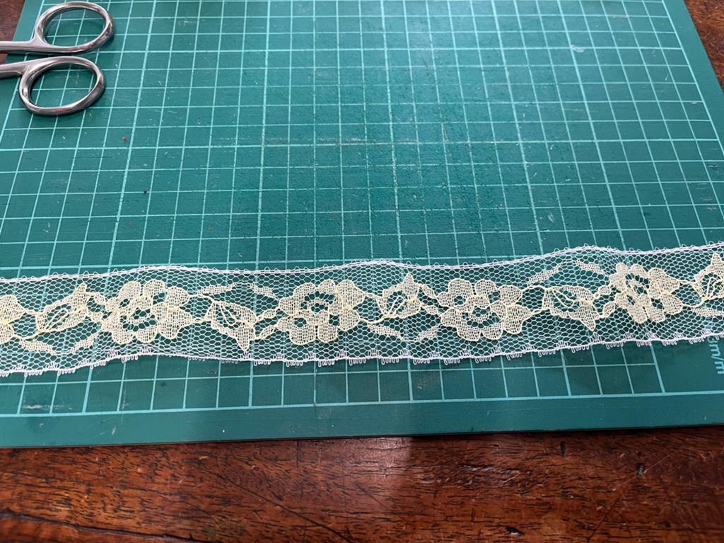 Gratis verzending Vintage Geel Kant Band, 120 cm of meer, Wit, 200 cm of meer, Ophalen of Verzenden
