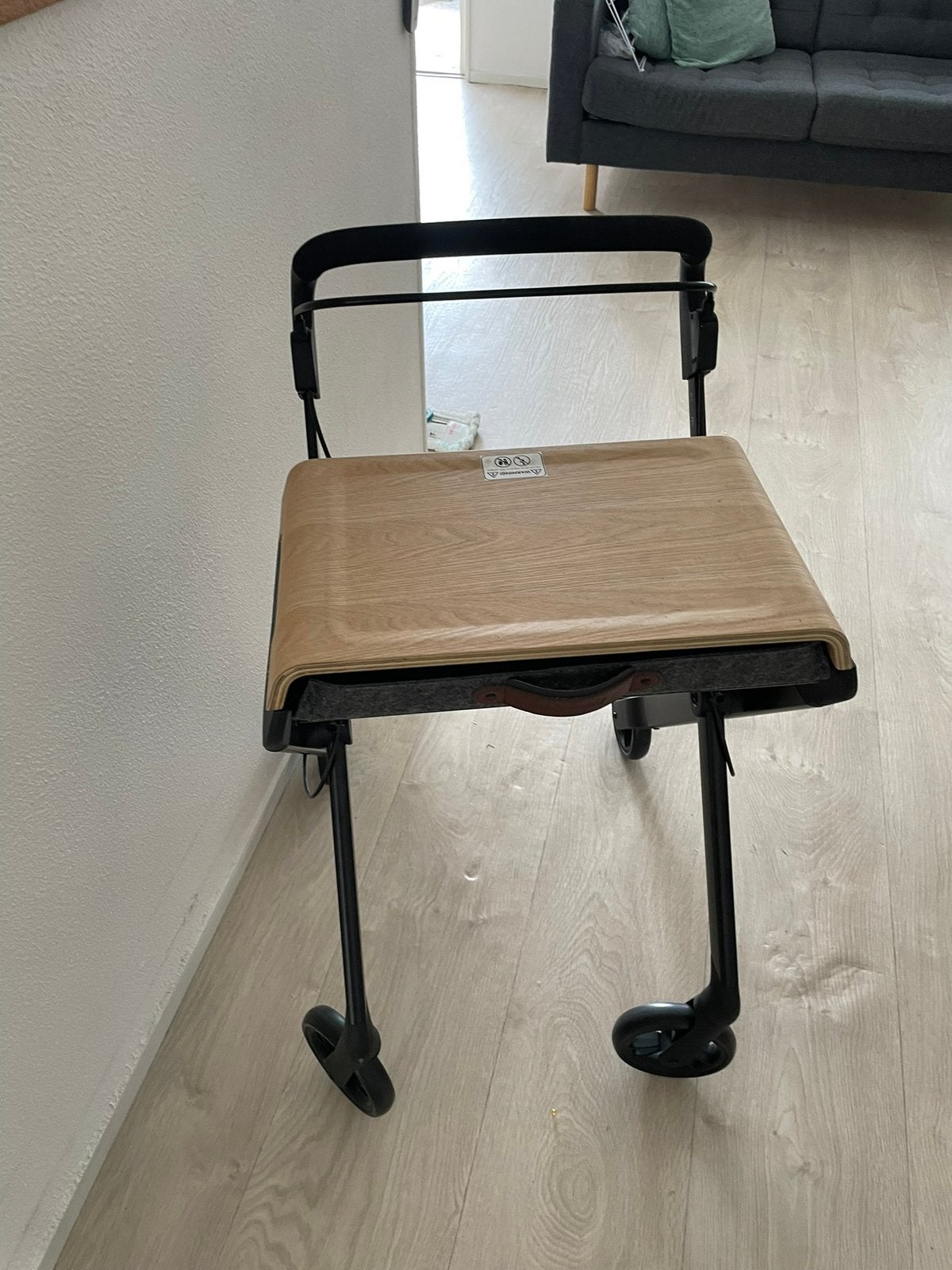 Binnenrollator, Diversen, Verpleegmiddelen, Ophalen, Zo goed als nieuw