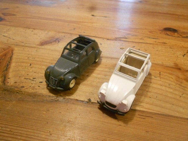 Twee Citroëns 2 CV - Vitesse en Solido, Ophalen of Verzenden, Zo goed als nieuw, Auto, Solido