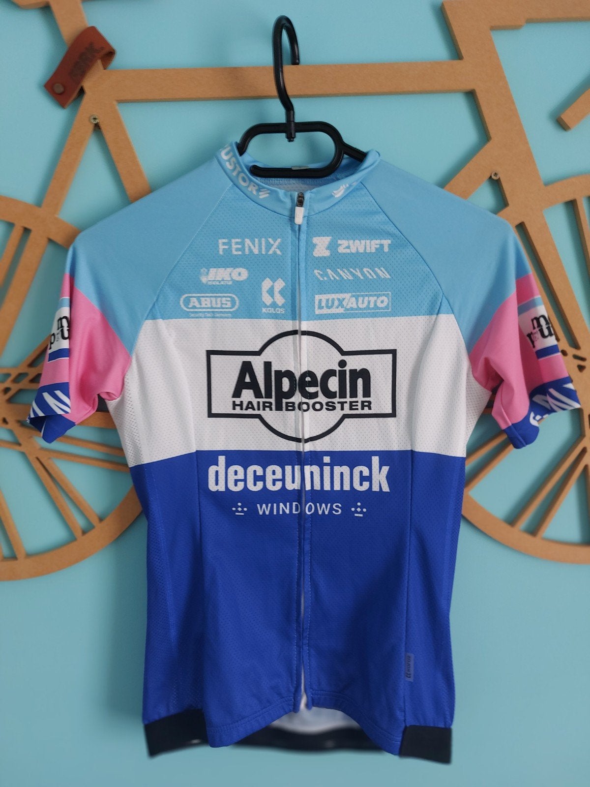 WIELERSHIRT ALPECIN DECEUNINCK MERCI POUPOU TOUR 2025, Ophalen of Verzenden, Nieuw