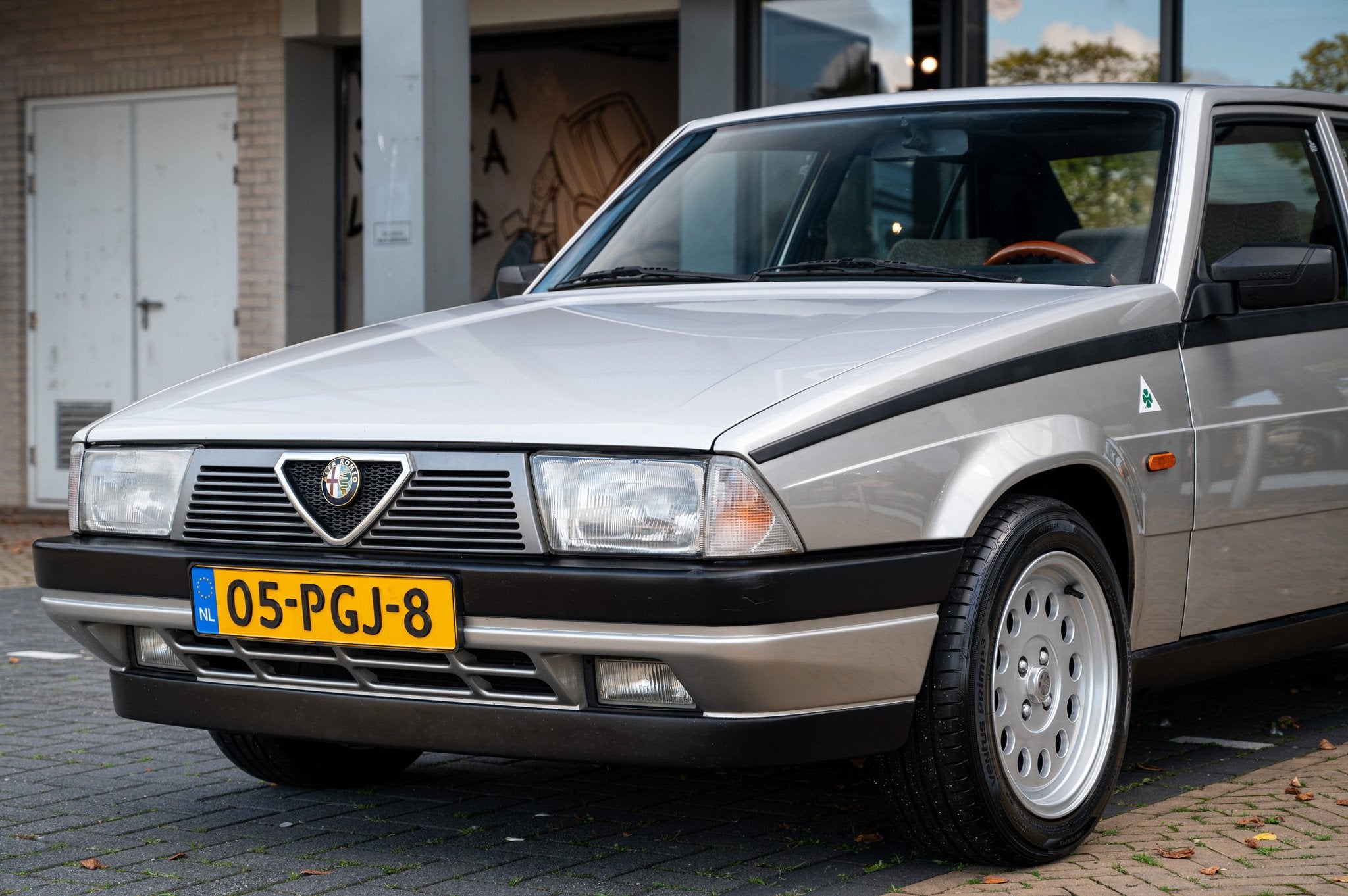 Alfa Romeo 75 1.6 (bj 1986), Auto's, Gebruikt, 4 cilinders, Bedrijf, Handgeschakeld