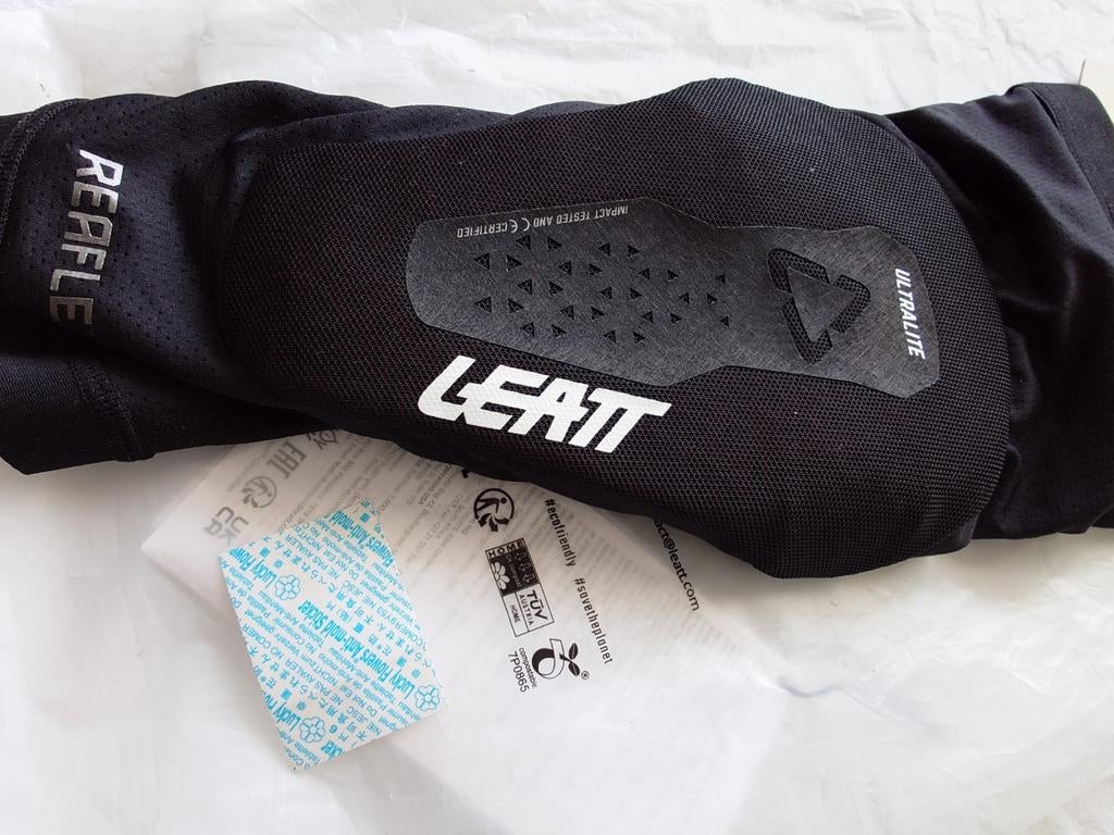 Nieuwe Leatt AirFlex UltraLite kniebeschermers. Maat M., Ophalen, Nieuw, Bovenkleding