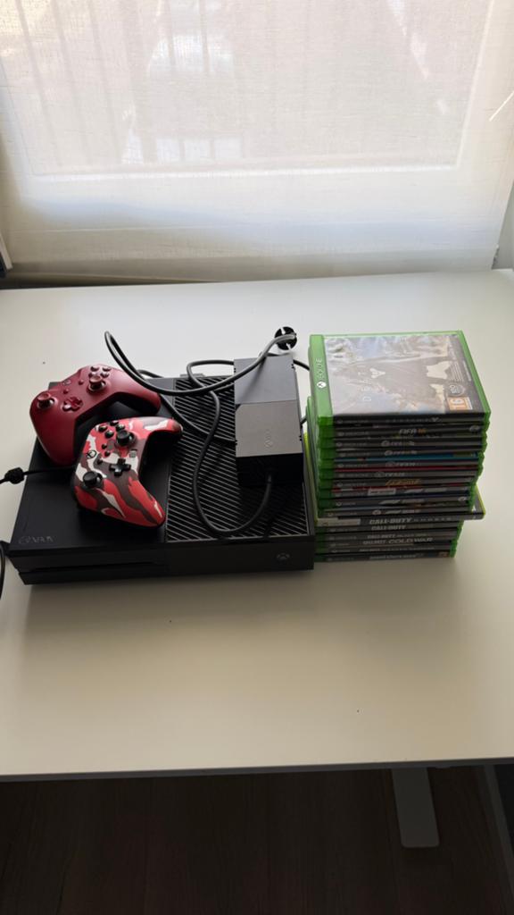Xbox One inclusief games en controllers, Spelcomputers en Games, Spelcomputers | Xbox One, Xbox One, Met 2 controllers, Ophalen of Verzenden