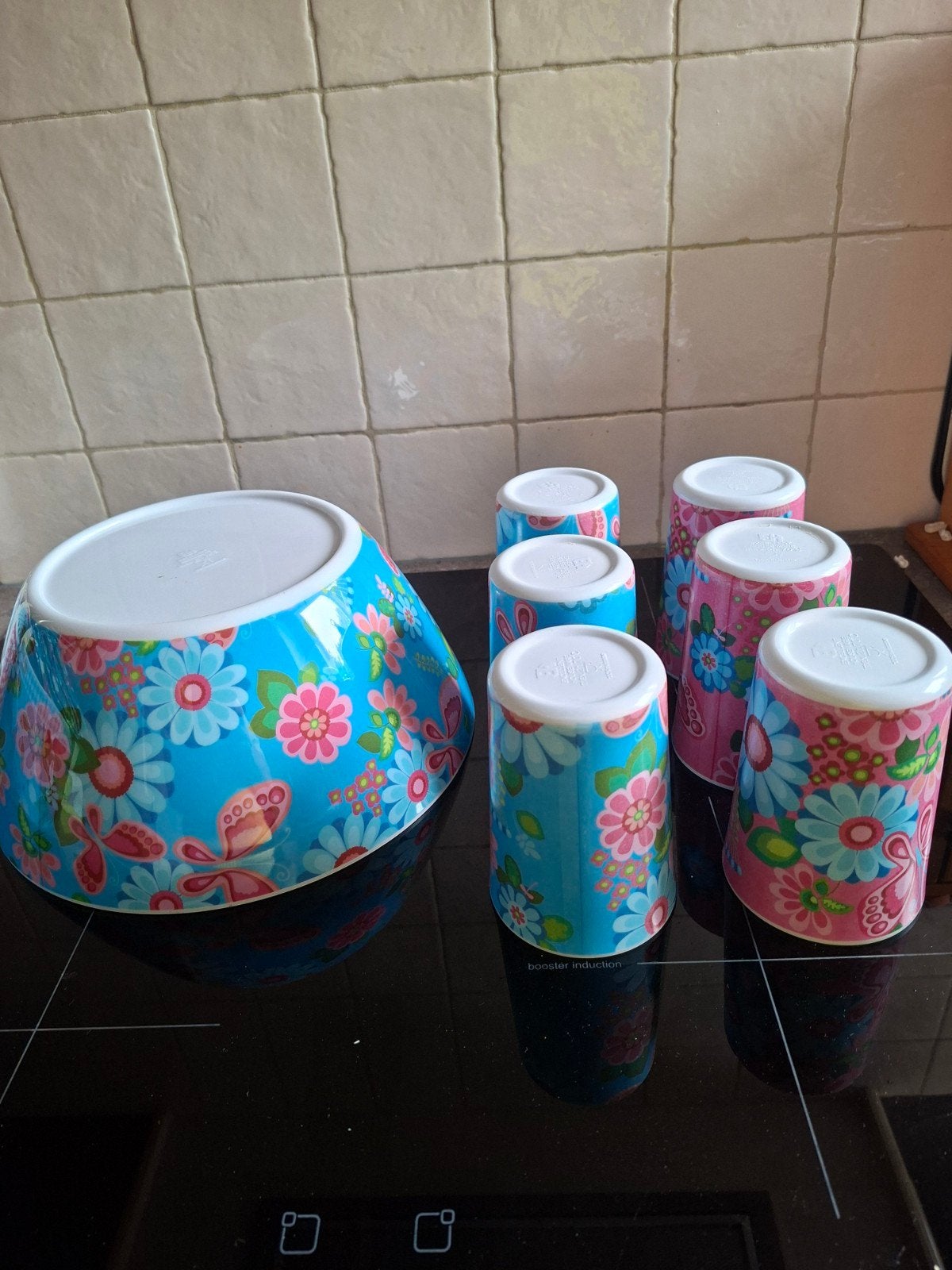 6 vrolijke mokken en 1 salade schaal voor kamperen/picknick, Ophalen of Verzenden, Zo goed als nieuw