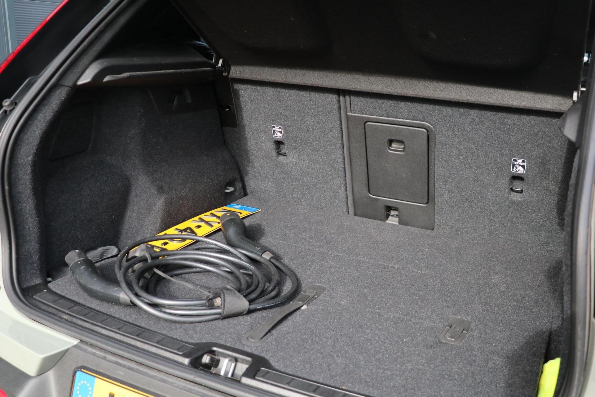 Foto 15 van Volvo XC40 Recharge Pro 70kWh AdaptiveCruise Camera Stoel/st