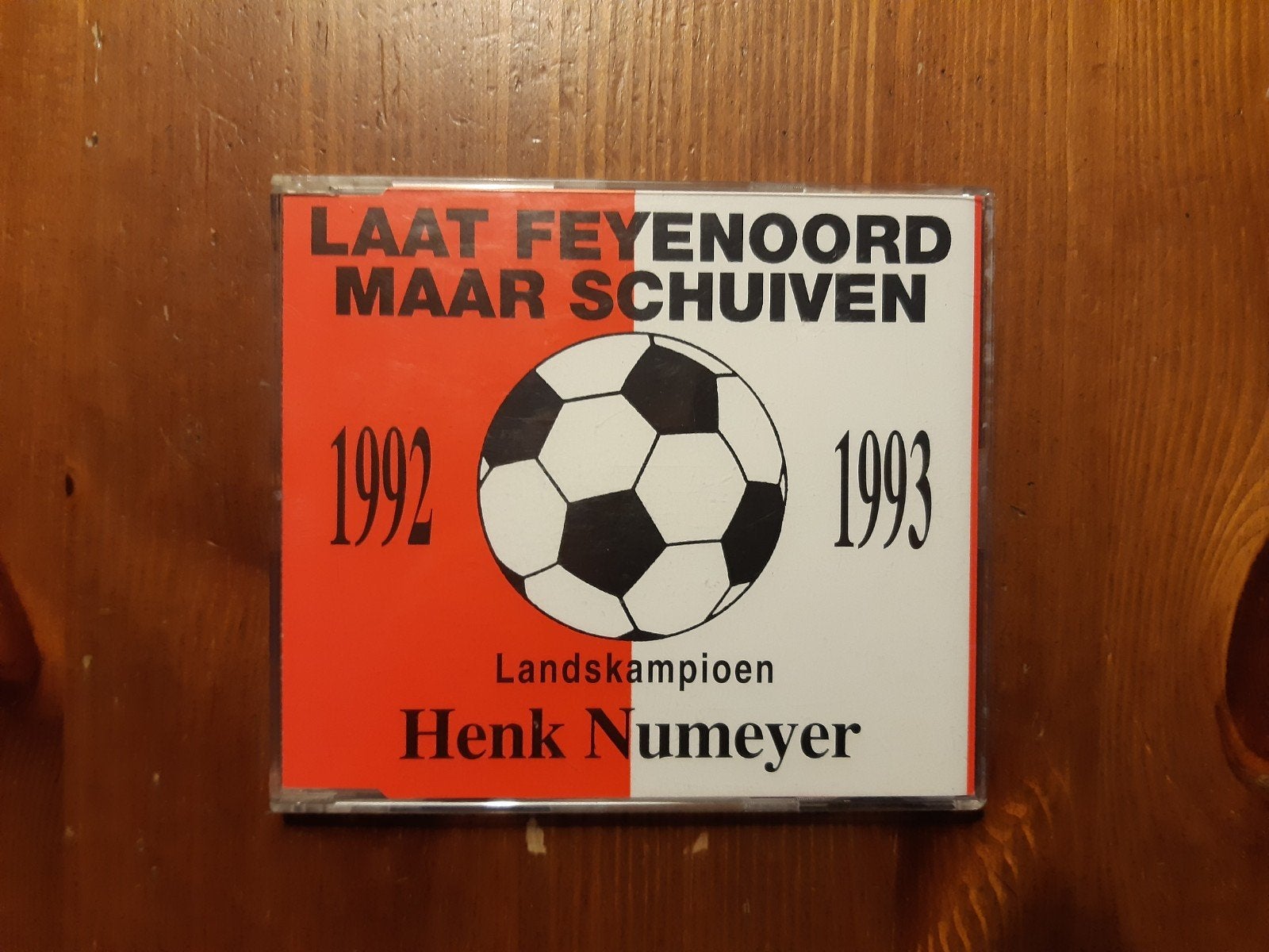 Henk numeyer - laat feyenoord maar schuiven, Ophalen of Verzenden, Zo goed als nieuw, Nederlandstalig